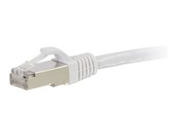 C2G Cat5e Booted Shielded (STP) Network Patch Cable - Cordon de raccordement - RJ-45 (M) pour RJ-45 (M) - 7 m - STP - CAT 5e - Moulé - blanc 83885